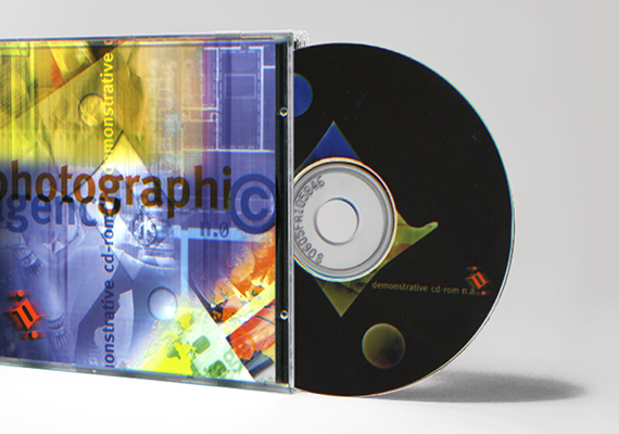 Cliente: Leonirossi > Booklet, DVD label e produzione per dvd di un'agenzia fotografica